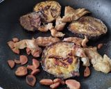 Foto del paso 1 de la receta: Wrap de berenjena🍆, salchicha🍖y carne de cerdo🥓en salsa de miel y ajo🌯🌮🧄