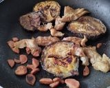Foto del paso 1 de la receta: Wrap de berenjena🍆, salchicha🍖y carne de cerdo🥓en salsa de miel y ajo🌯🌮🧄