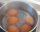 Foto del paso 1 de la receta: Ensalada Mimosa con salmón