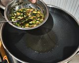 Foto langkah ke 7 dari resep Omelete Jamur Daun Katuk.