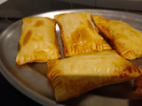 Empanadillas de hojaldre rellenas