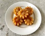 A picture of step 2 of Longan Nian Gao.