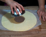 Foto del paso 2 de la receta: Roscón de hojaldre para Reyes, fácil, rápido y económico