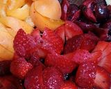 Foto del paso 1 de la receta: Licuado de cerezas, frutillas, banana y damasco