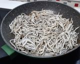 Foto del paso 5 de la receta: Gulas con langostinos y tomatitos cherry