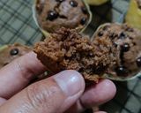 Foto langkah ke 8 dari resep Choco Banana Muffin.
