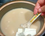 A picture of step 4 of Fish& soya bean curd in soup.