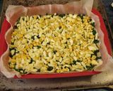 Фото кроку 2 до Заливной пирог с яйцами и зеленым луком.