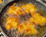 A picture of step 4 of Bu Nanik's Honey Fried Bananas.