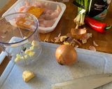 A picture of step 1 of Thai green chicken curry.