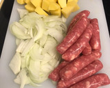 Foto del paso 1 de la receta: Longanizas al vino con patatas y aroma de tomillo