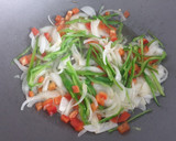 Foto del paso 3 de la receta: Wok de arroz con espárragos y gambas