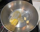 A picture of step 3 of Porcini risotto.