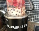 A picture of step 3 of Berry smoothie - vegan.