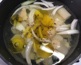 Foto del paso 1 de la receta: Crema de espárragos suave con aceite de trufa blanca