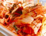 Hình bước làm 1 của món Canh Kim Chi Cá Ngừ (Chamchi Kimchi Jjigae)