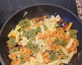 Foto del paso 3 de la receta: Pasta con langostinos