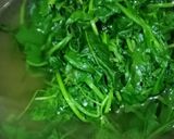 A picture of step 1 of Palak Mushrooms.