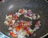 Foto langkah ke 3 dari resep Thai Chicken Basil.