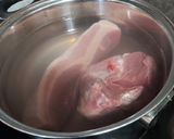 Hình bước làm 1 của món Canh thịt heo (돼지국밥)