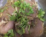 รูปขั้นตอนการทำที่ 2 ของ “หมูอบ 3 เกลอ”