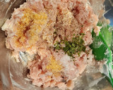 Foto del paso 2 de la receta: Albóndigas en salsa rubia con cebolla y champiñones