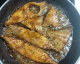 A picture of step 1 of Fish onion masala.