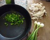 Foto del paso 1 de la receta: Arroz cremoso con girgolas (hongos)
