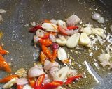 Foto langkah ke 1 dari resep Tumis Orak-Arik Kol Wortel.