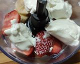 Φωτογραφία βήματος 2 της συνταγής Smoothie μπανάνα φράουλα