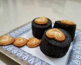 A picture of step 1 of Oreo biscuits cup cake.