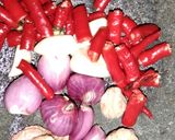 Foto langkah ke 2 dari resep Sambel Krecek Kacang Tolo.