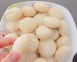 صورة لخطوة 2 من وصفة بسكويت السميد وجوز الهند 🥥