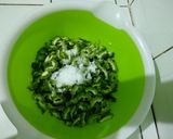 Foto langkah ke 1 dari resep Tumis Pare Bumbu Kuning.