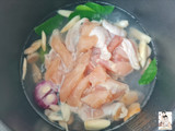 ต้มข่าไก่ (เมนูอาหารเด็ก)