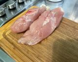 Une image de l'étape 2 de Poulet aux cacahuètes, carottes, tomates et épices.