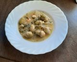 Foto del paso 5 de la receta: Corazones de alcachofa en salsa verde con gambas