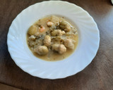 Foto del paso 5 de la receta: Corazones de alcachofa en salsa verde con gambas
