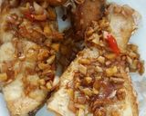 Foto langkah ke 4 dari resep Ikan goreng tabur bumbu garlic.