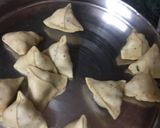 A picture of step 3 of Samosa with kadhi.