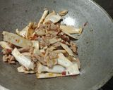 รูปขั้นตอนการทำที่ 1 ของ ผัดกะเพราหมูชิ้นใส่เห็ดออรินจิ