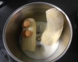 A picture of step 3 of Banana almond milk shake.