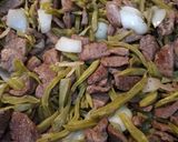 Foto del paso 4 de la receta: Carne de res con nopales, en salsa de guajillo