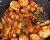 Foto langkah ke 6 dari resep Balado Telur Kentang Udang.