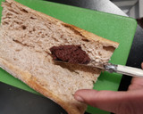 Foto del paso 1 de la receta: Sándwich de pasta de aceituna, tomate y orégano