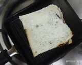 A picture of step 2 of Chesse chocolate sandwitch.