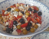 Foto del paso 3 de la receta: Ensalada de garbanzos con aceitunas