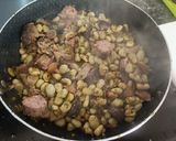 Foto del paso 5 de la receta: Habas antiracistas (con butifarra blanca y negra)