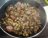 Foto del paso 5 de la receta: Habas antiracistas (con butifarra blanca y negra)