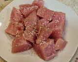 Foto del paso 3 de la receta: Pavo guisado con berenjena y patata en salsa de almendras y pan